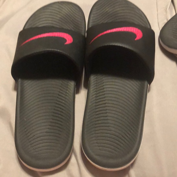 Nike Shoes - Black/ pink nike slides